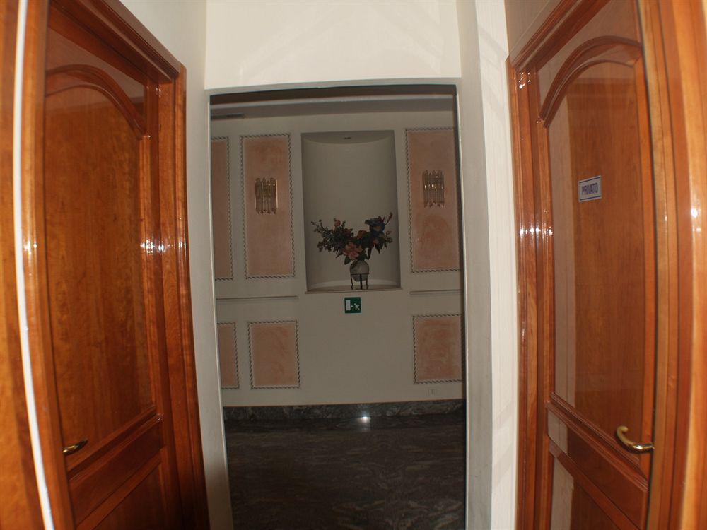 Hotel Romulus Roma Exterior foto